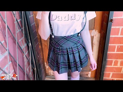 ❤️ Gabadha dugsiga ayaa si qoto dheer u nuugta dickkeeda oo u fudayd halkii ay casharada ka qaadan lahayd. ️ Muqaal dabada %so.verhentai.ru ️❤