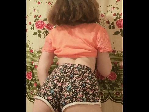 ❤️ Dhallaan yar oo sexy ah oo iska siibaysa surwaalka gaaban ee kamarada ️ Muqaal dabada %so.verhentai.ru ️❤
